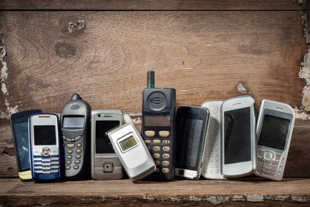 5 Powerful Reasons to Recycle Your Old Mobile Phone Today image