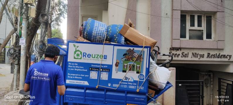 reuze executive with scrap pickup trolley fully loaded