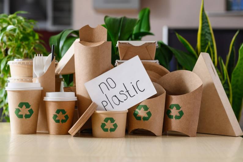 paper made tableware with recycling symbol